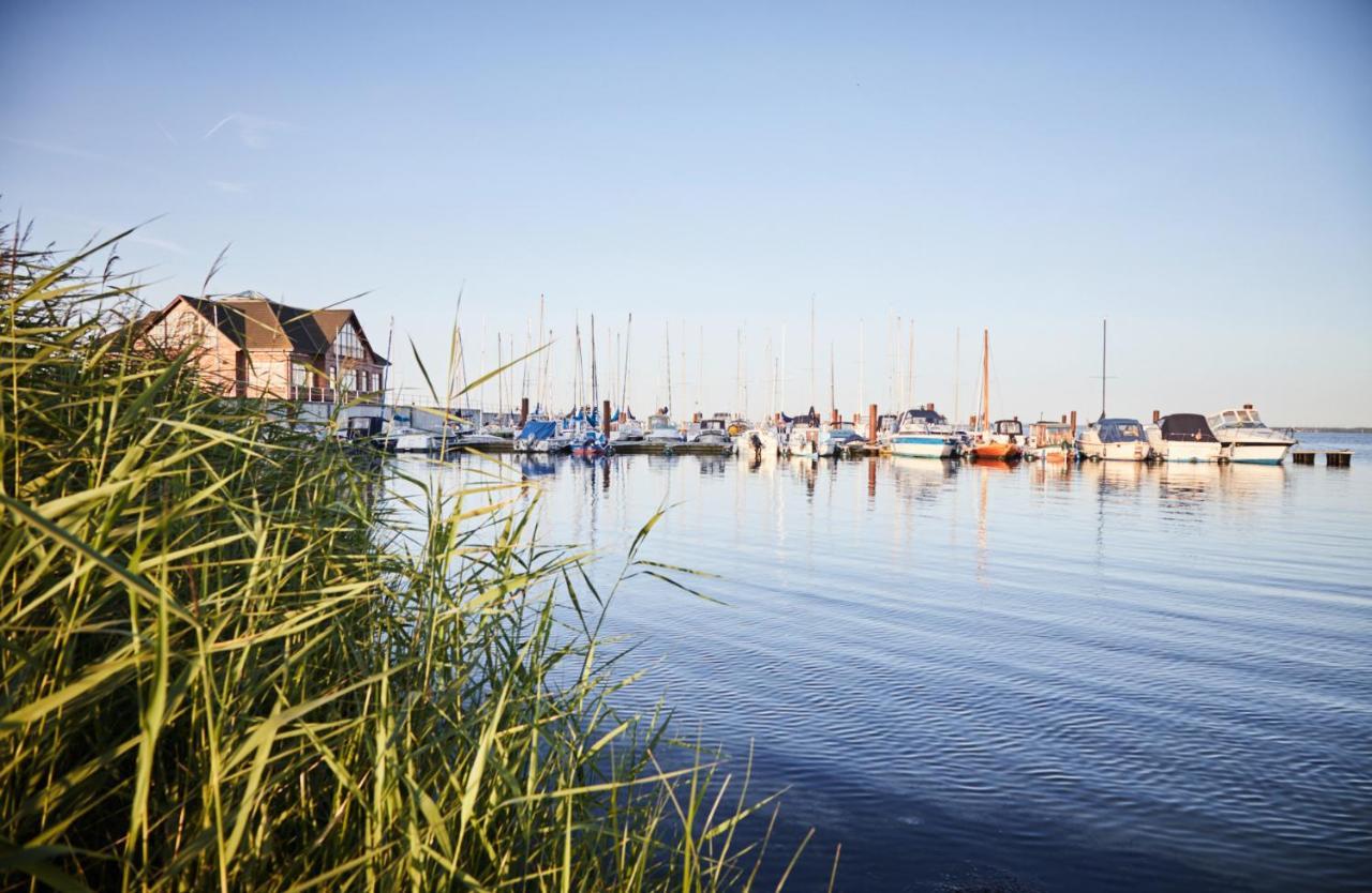Bades Huk Marina Hotel Hohen Wieschendorf Exterior photo